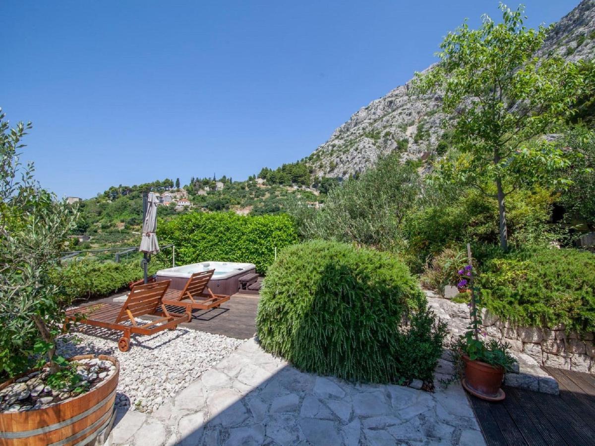 Luxurious Holiday Home In Makarska With Jacuzzi Exterior foto